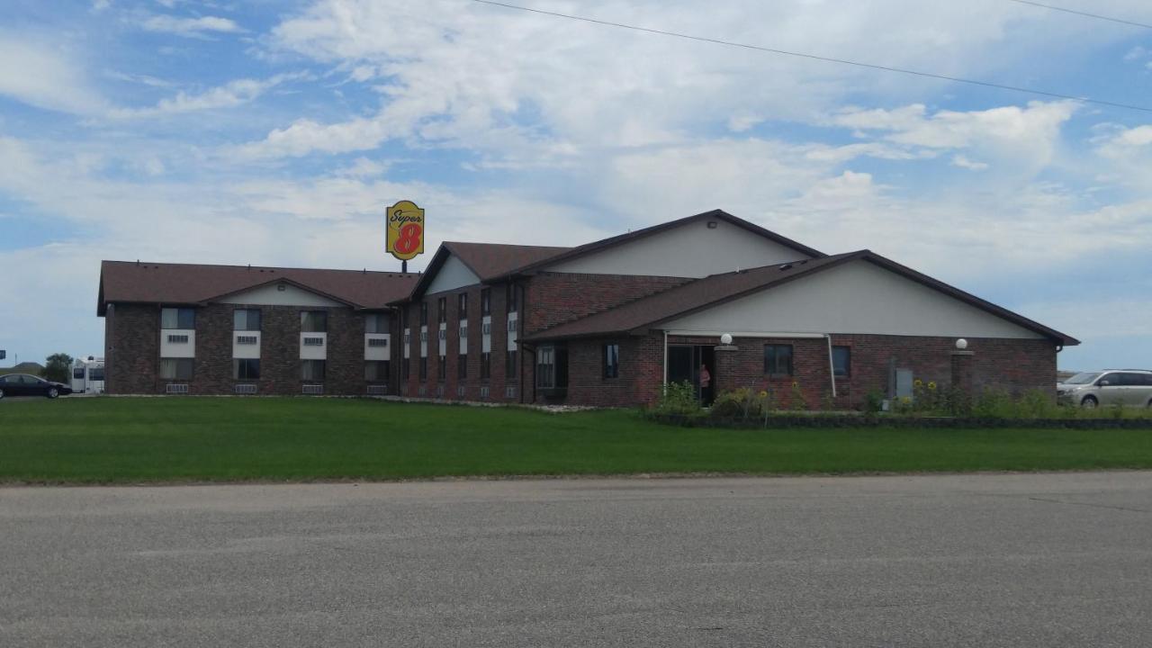 Super 8 By Wyndham Perham Hotel Екстериор снимка