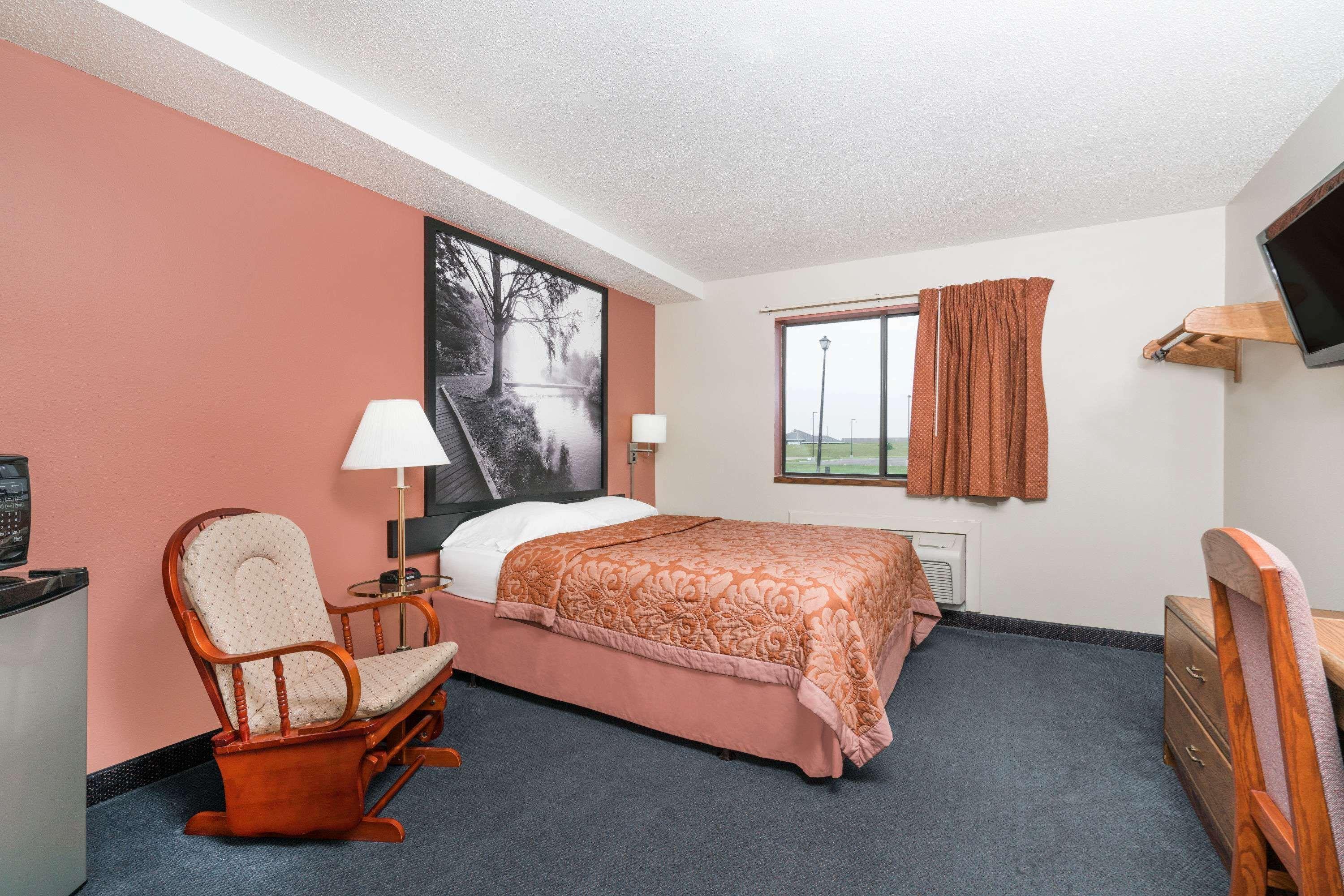 Super 8 By Wyndham Perham Hotel Екстериор снимка