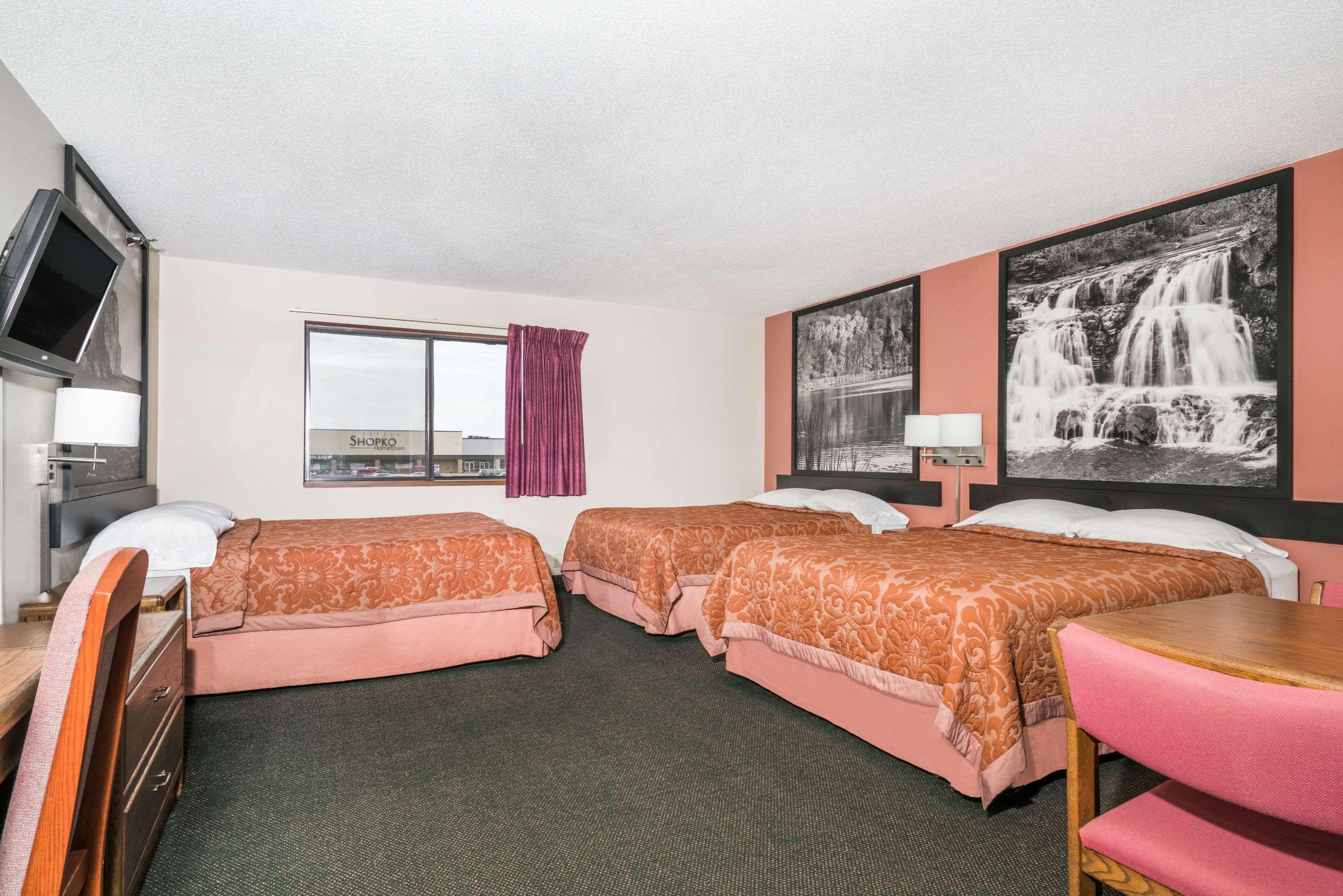 Super 8 By Wyndham Perham Hotel Екстериор снимка