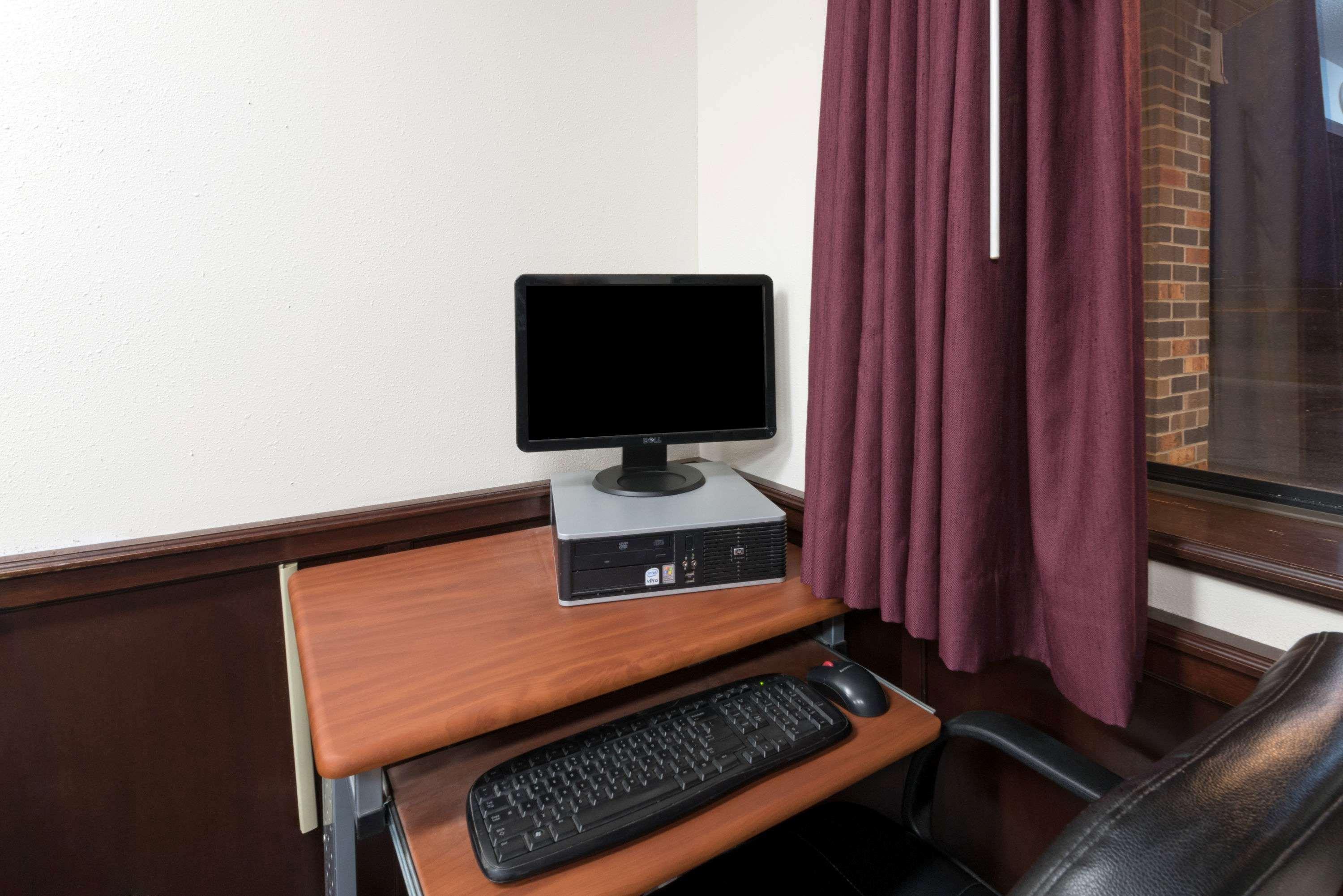 Super 8 By Wyndham Perham Hotel Екстериор снимка