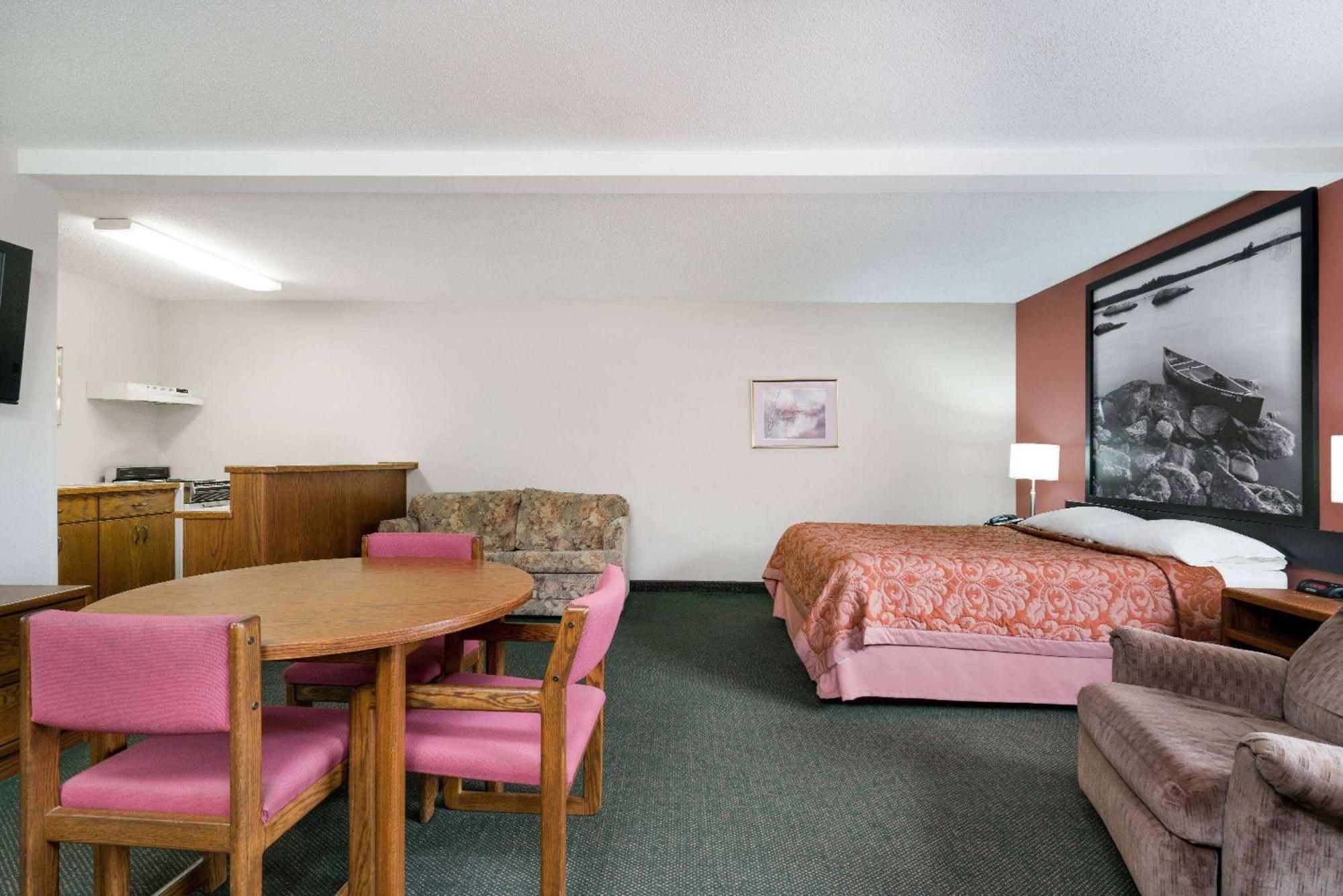Super 8 By Wyndham Perham Hotel Екстериор снимка