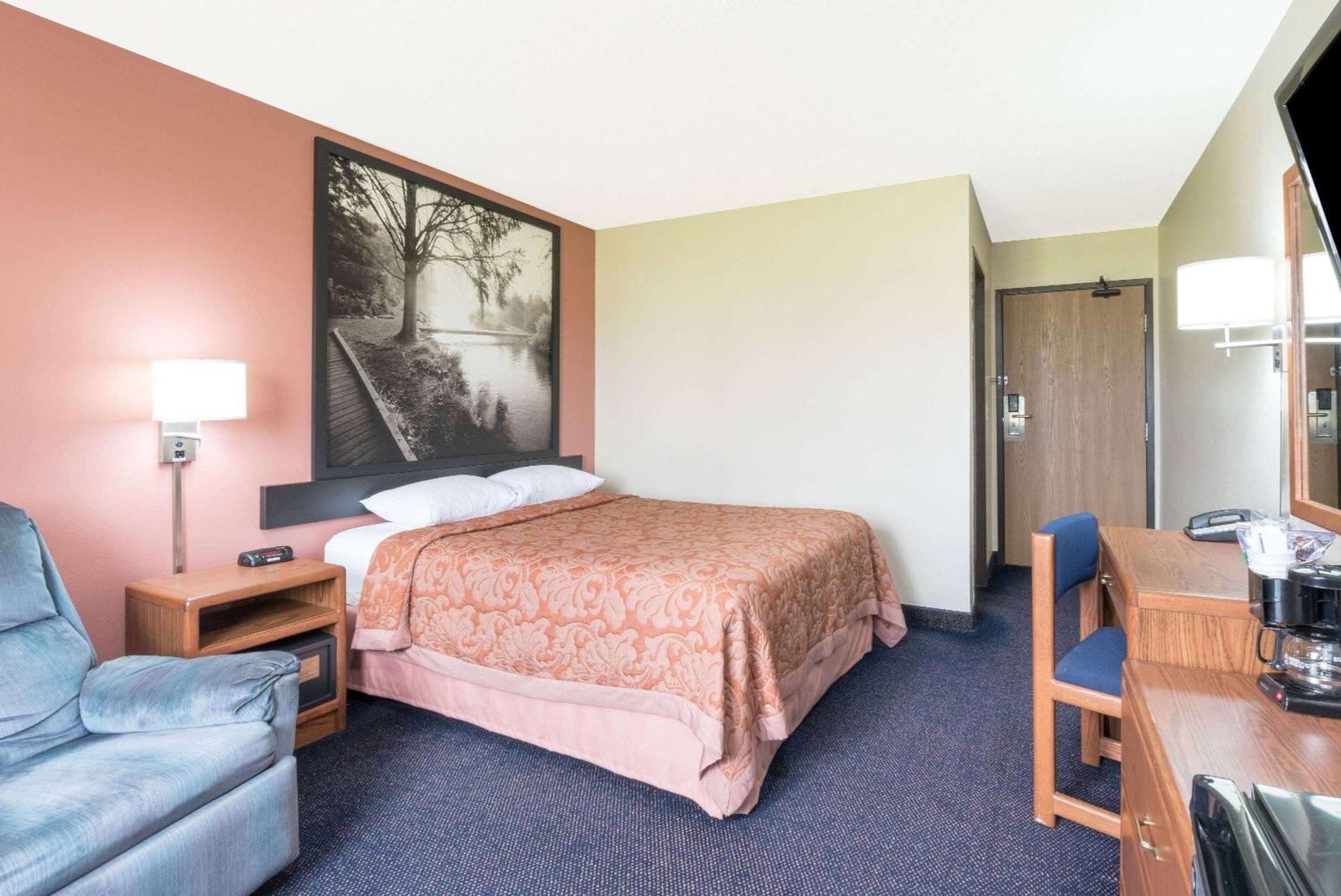 Super 8 By Wyndham Perham Hotel Екстериор снимка