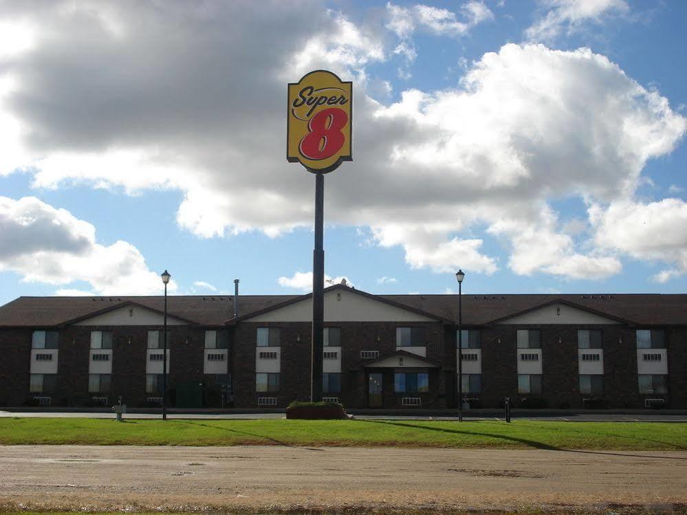 Super 8 By Wyndham Perham Hotel Екстериор снимка